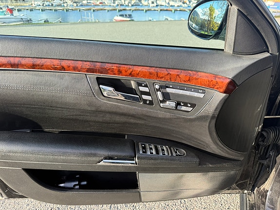 Mercedes-Benz S320 11 of 14