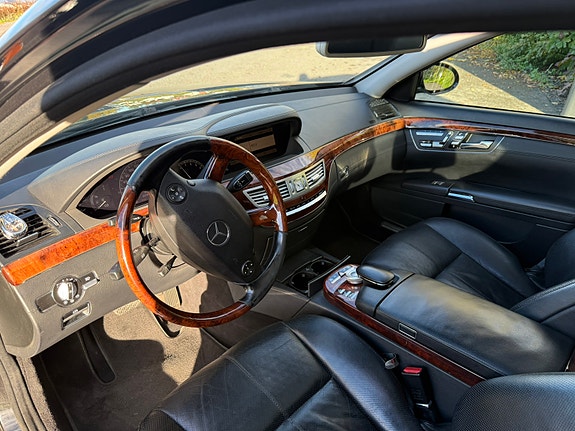 Mercedes-Benz S320 9 of 14