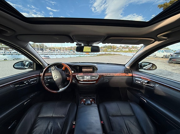 Mercedes-Benz S320 8 of 14