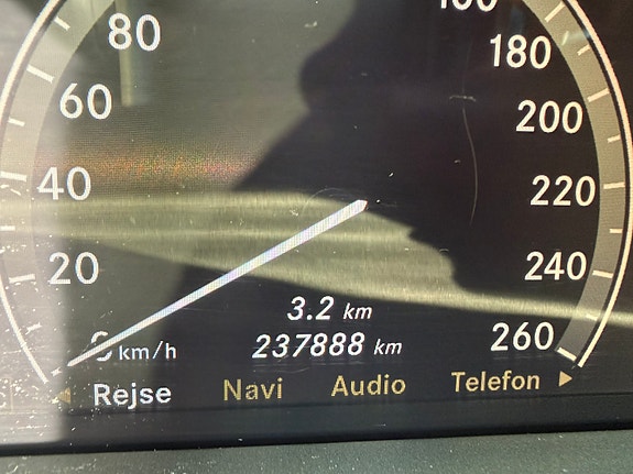 Mercedes-Benz S320 10 of 14