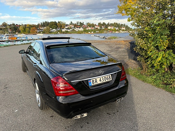 Mercedes-Benz S320 3 of 14