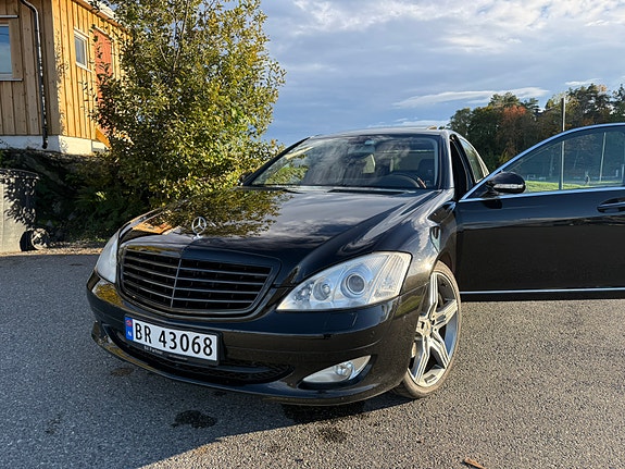 Mercedes-Benz S320 7 of 14