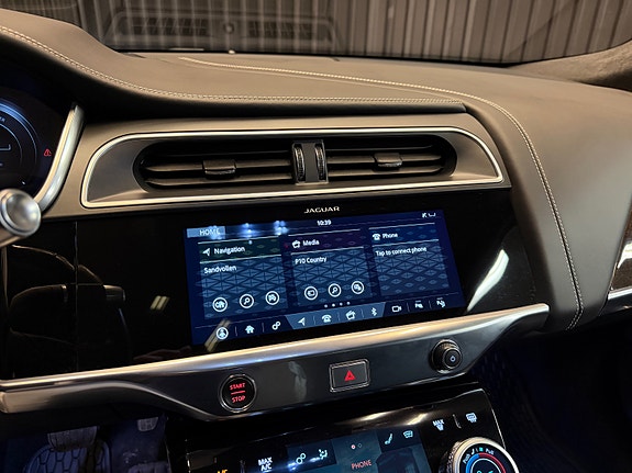 Jaguar I-PACE 28 of 30