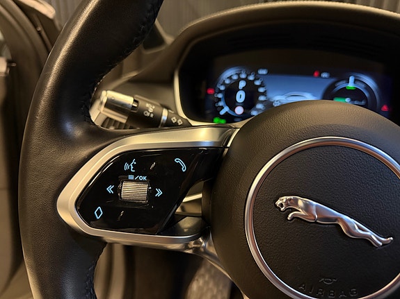 Jaguar I-PACE 25 of 30
