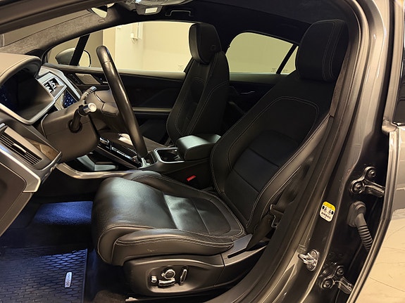 Jaguar I-PACE 21 of 30
