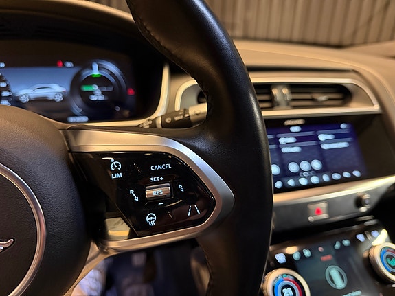 Jaguar I-PACE 26 of 30