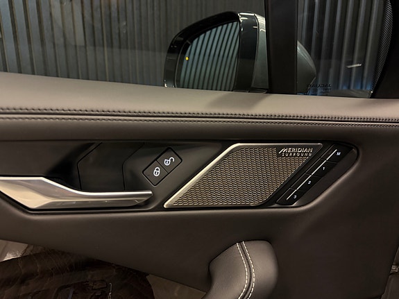 Jaguar I-PACE 14 of 30