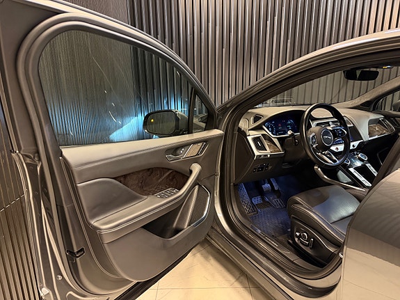 Jaguar I-PACE 13 of 30
