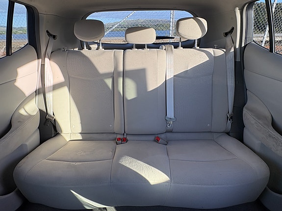 Nissan Leaf 27 of 30