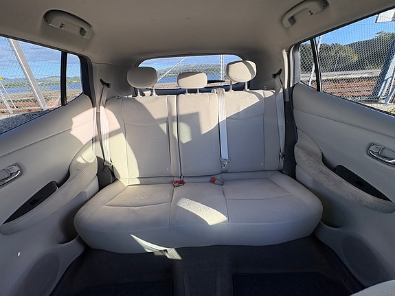 Nissan Leaf 28 of 30