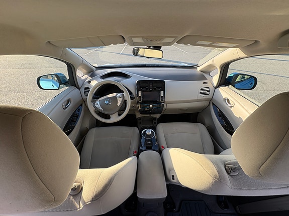 Nissan Leaf 25 of 30