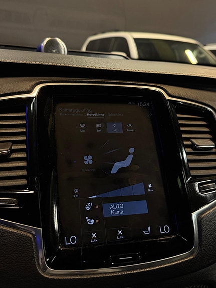 Volvo XC90 23 of 30