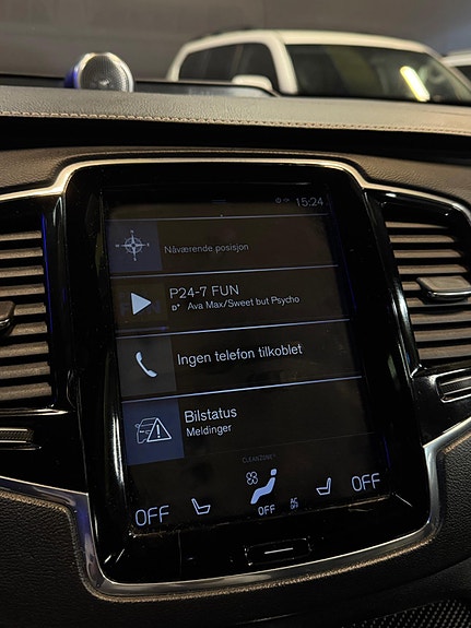 Volvo XC90 24 of 30
