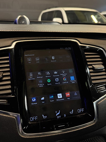 Volvo XC90 30 of 30