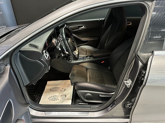 Mercedes-Benz CLA180 17 of 30