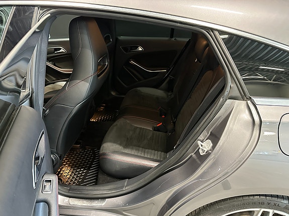Mercedes-Benz CLA180 16 of 30