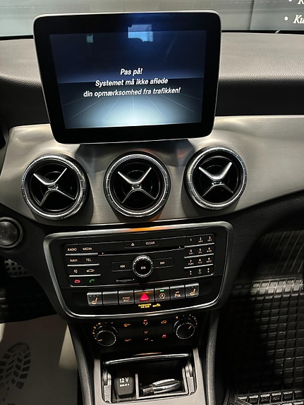 Mercedes-Benz CLA180 30 of 30