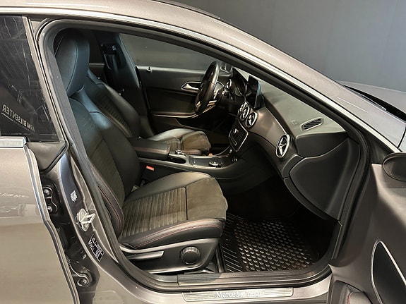 Mercedes-Benz CLA180 7 of 30