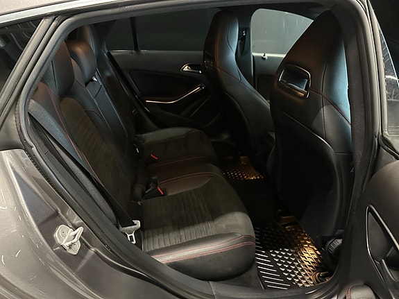 Mercedes-Benz CLA180 8 of 30