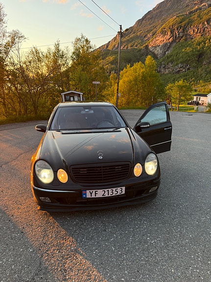 Mercedes-Benz E220 d 2 of 17