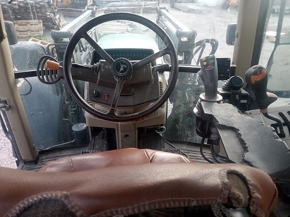 John Deere 6610 7 of 9