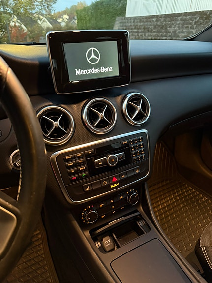 Mercedes-Benz A180 11 of 14