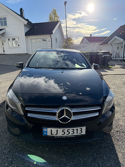 Mercedes-Benz A180 2 of 14
