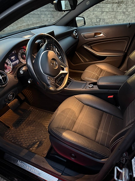 Mercedes-Benz A180 9 of 14