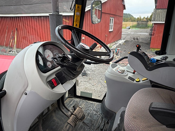 Massey Ferguson 6480 Dyna 6. 3 of 8
