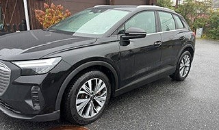 Audi Q4 e-tron 3 of 8