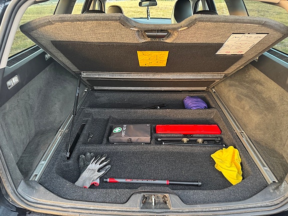 Volvo V70 11 of 16