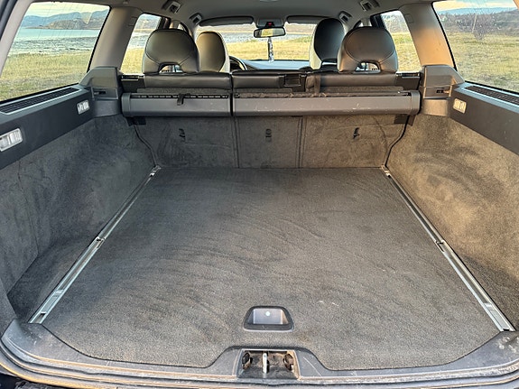 Volvo V70 12 of 16