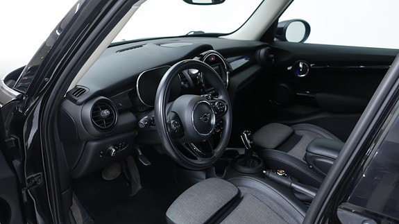 MINI Cooper 13 of 30