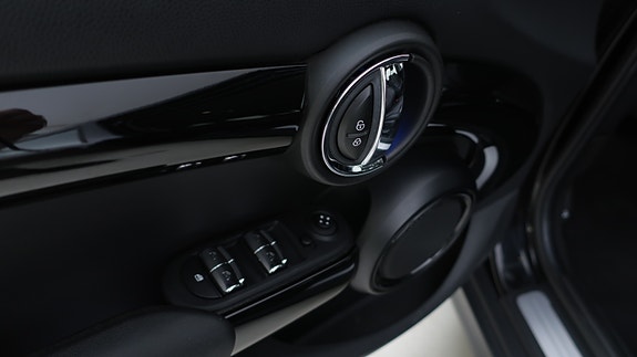 MINI Cooper 14 of 30