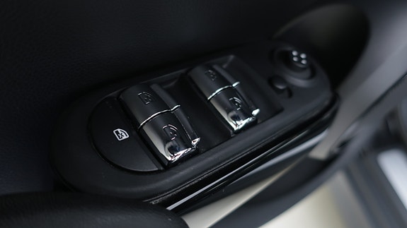 MINI Cooper 15 of 30