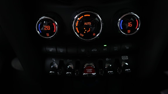 MINI Cooper 22 of 30