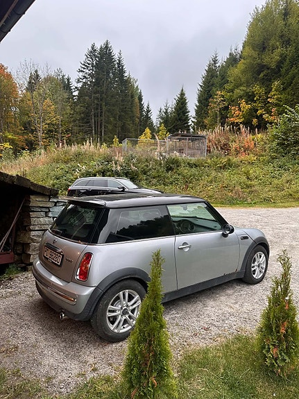 MINI Cooper 2 of 9