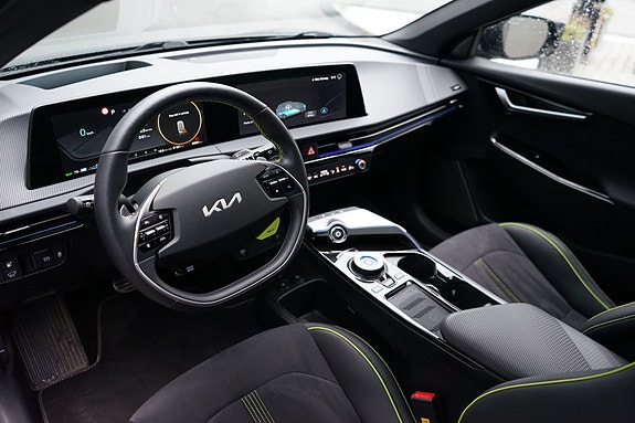 Kia EV6 8 of 17