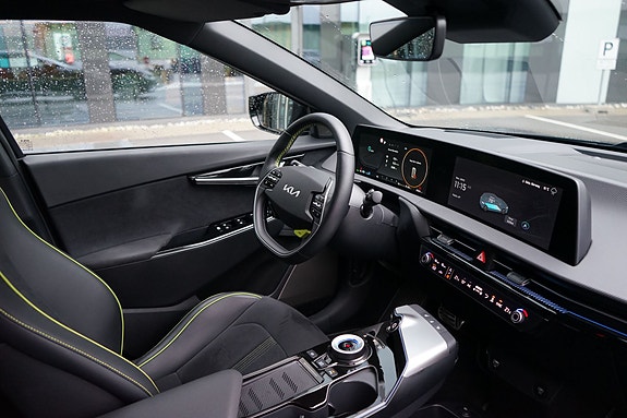 Kia EV6 7 of 17