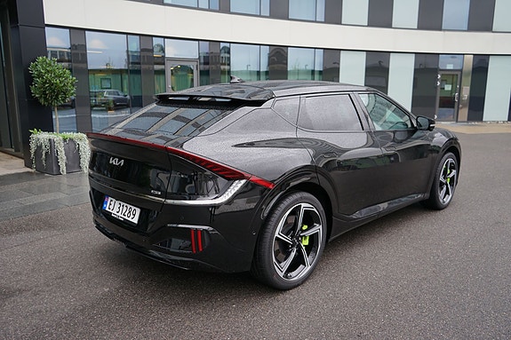 Kia EV6 6 of 17
