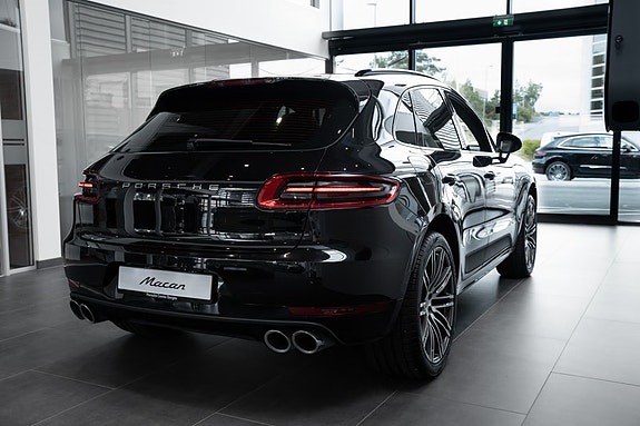 Porsche Macan 4 of 30