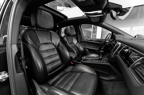 Porsche Macan 11 of 30
