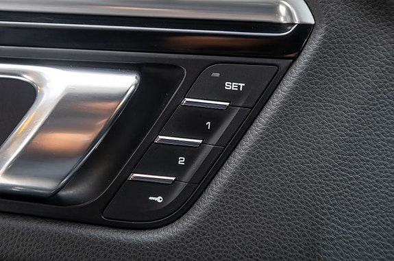 Porsche Macan 29 of 30