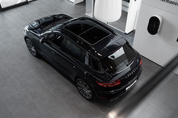 Porsche Macan 6 of 30