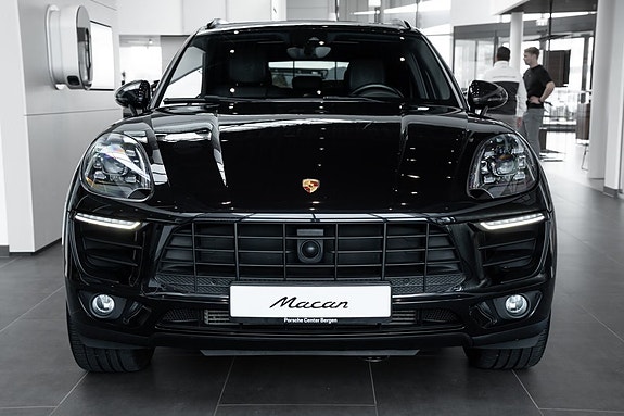 Porsche Macan 3 of 30