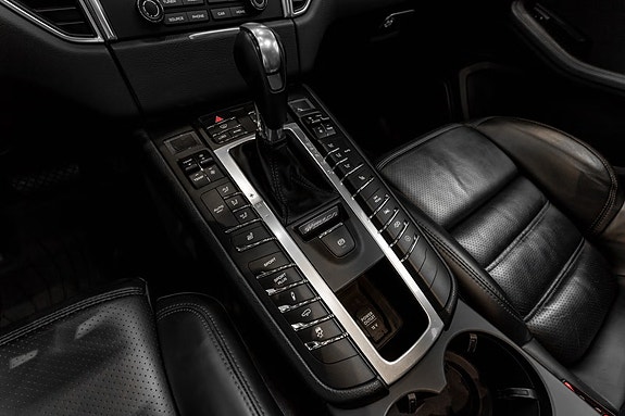 Porsche Macan 15 of 30