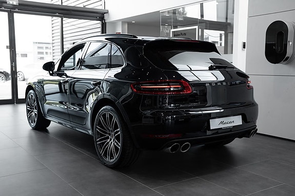 Porsche Macan 5 of 30