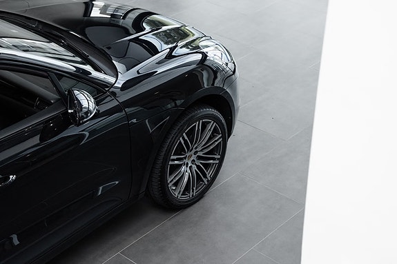 Porsche Macan 7 of 30
