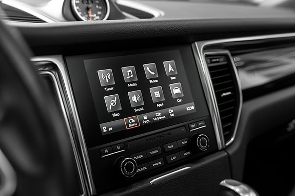 Porsche Macan 10 of 30