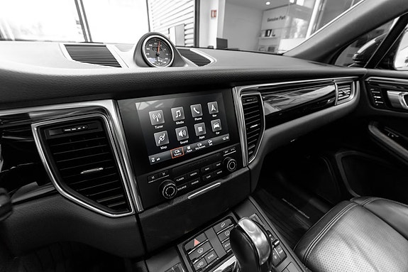 Porsche Macan 16 of 30